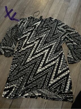 Women’s Black & White Zigzag Long Sleeve Top